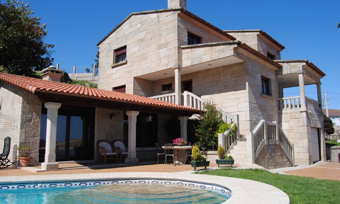 Baiona Ski Chalet | Villa in Baiona 1100 m from the Beach