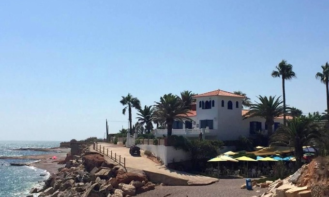 Vinaros Ski Chalet | Villa in Cala Puntal. walk to the beach