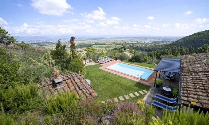 SantʼAndrea di Compito Villa | Villa in Colle Di Compito with 3 bedrooms sleeps 8