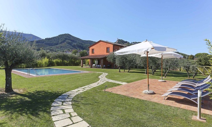 Colle di Compito Villa | Villa in Colle Di Compito with 5 bedrooms sleeps 9