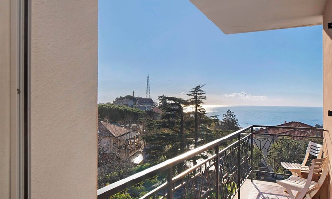 Sanremo Villa | Villa 'In Collina Vista Mare' with Sea View, Private Terrace and Private Garden