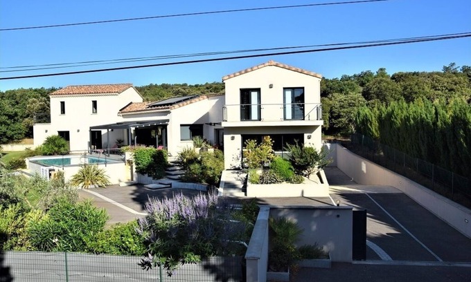Montsegur-sur-Lauzon Villa | Villa in Drome provençal near Grignan