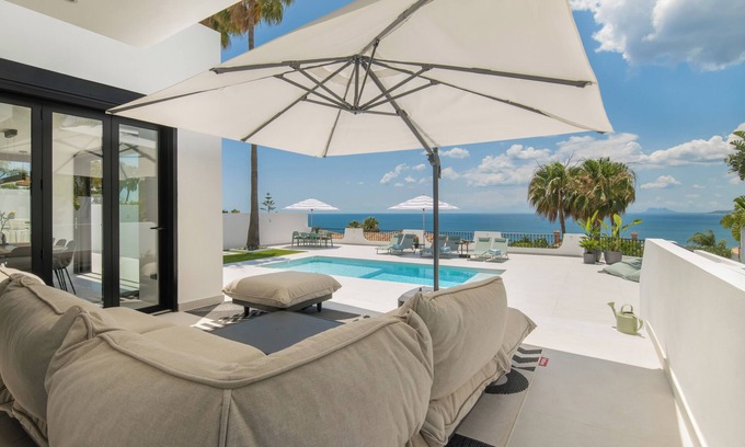 Urbanizacion Puerto de Estepona Villa | Villa in Estepona with Amazing Sea Views