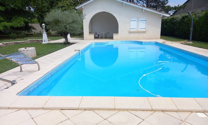 Sainte-Livrade-sur-Lot Villa | Villa in a 2600 m2 park, 100 m from the Lot with private covered swimming pool