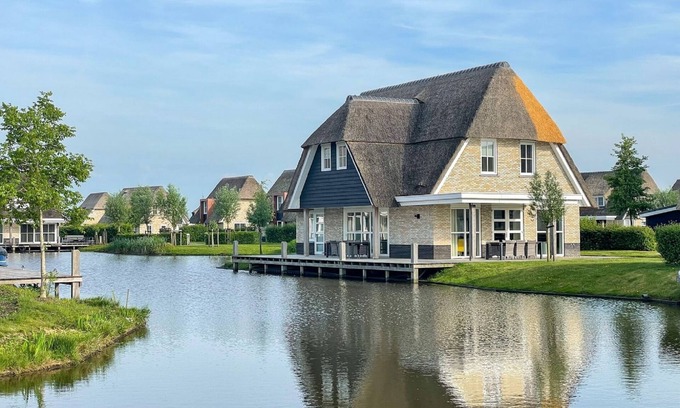 Delfstrahuizen Villa | Villa in Friesland with Sauna and Whirlpool