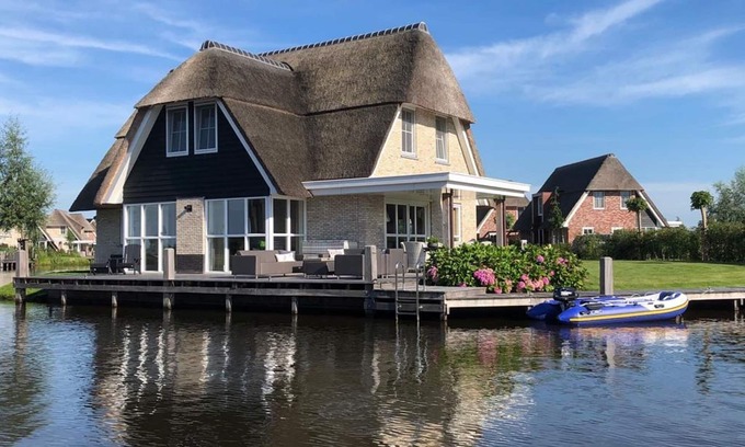 Delfstrahuizen Villa | Villa in Friesland with Sauna and Jetty