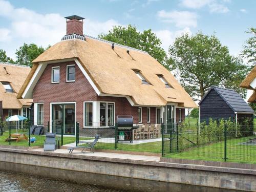 Idskenhuizen House | Villa in Friesland with Waterfront Jetty
