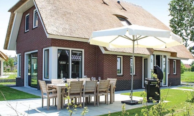 Idskenhuizen House | Villa in Friesland with Sauna and Jetty
