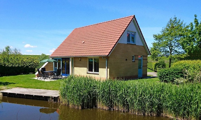 Andijk House | Villa in Friesland with Jetty and Garden