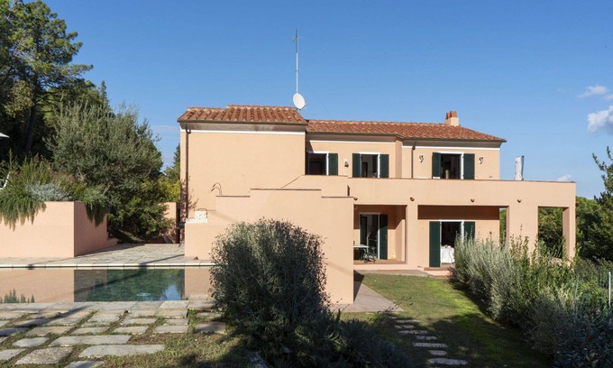 Bagno-Sprizze Villa | Villa in Literno with 4 bedrooms sleeps 10