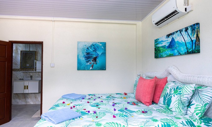 Marigot Bay House | Villa in marigot bay. Breakfast inclusive. 2 mins walk to the beach
