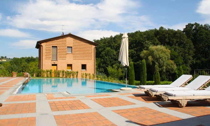 Montecarlo Villa | Villa in Montecarlo with 2 bedrooms sleeps 5