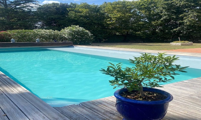 Nalliers House | Villa in Nalliers with Private Pool and Garden