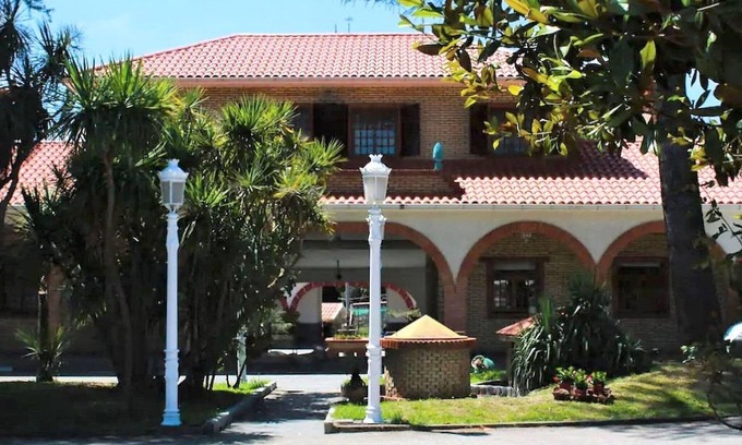 Castro Villa | Villa in Narón near Pantín Beach & Golf