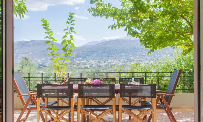 Vamvakopoulo Villa | Villa in nature, just 4km from Chania Old Port & 5’ from 4 beaches