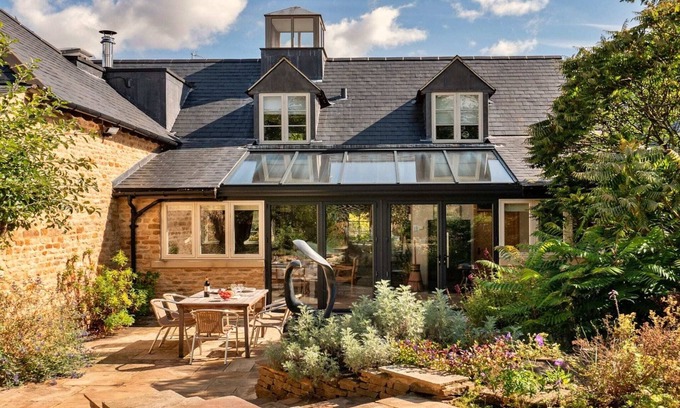 Kingham Cottage | Villa in Pollença with Sea Views & Pool