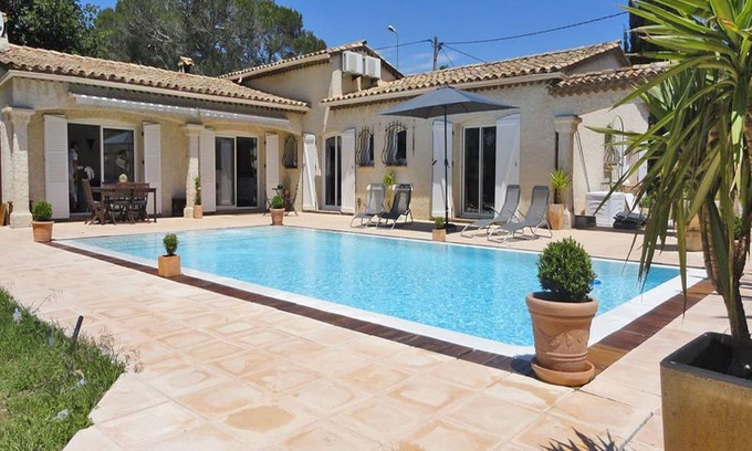 Puget-sur-Argens Villa | Villa in Puget-sur-Argens with Pool & Garden