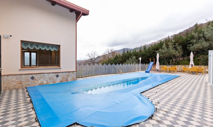 San Mango d'Aquino Villa | Villa in San Mango with Pool and Hot Tub