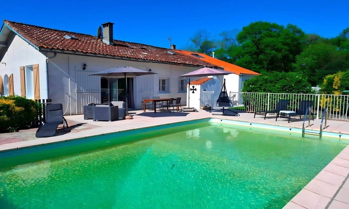 Saint-Denis House | Villa in St Denis with Private Pool