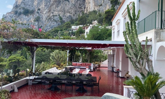 Licola Villa | Villa in the Mediterranean tradition with high craftsmanship research