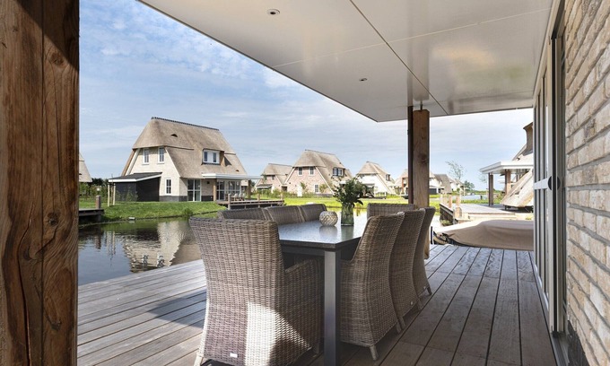 Delfstrahuizen Villa | Villa in Tjeukemeer with Sauna