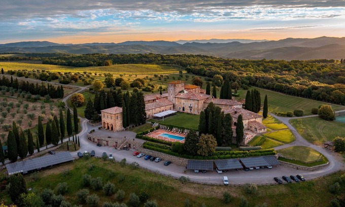 Castelnuovo Berardenga Villa | Villa in Vagliagli with 52 bedrooms sleeps 127