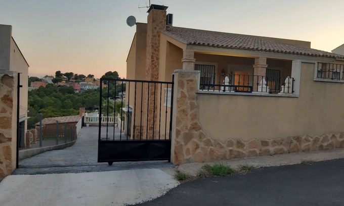 Alginet Ski Chalet | VILLA IN VERY QUIET URBANIZATION TO 15 MIN OF VALENCIA CAPITAL