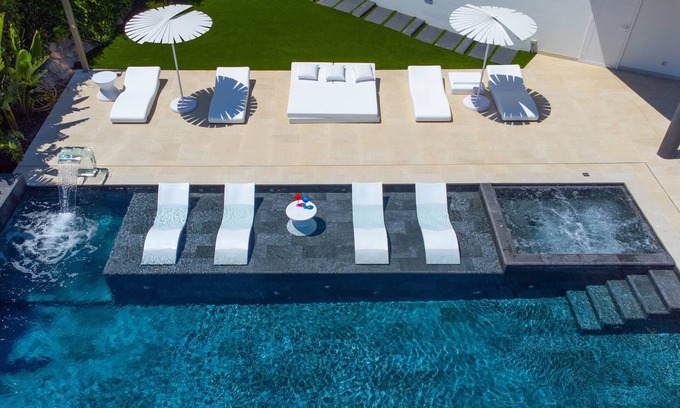 Alella Villa | Villa 'Infinity Barcelona' with Sea View, Wi-Fi and Air Conditioning