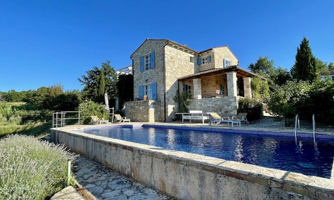 Vizinada House | Villa Inmitten von Olivenbäumen und Wein