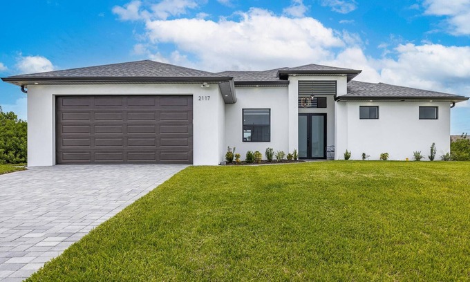 Mariner Villa | Villa Isla de Lilly - Luxury New Home with heated pool & man cave w/billiards
