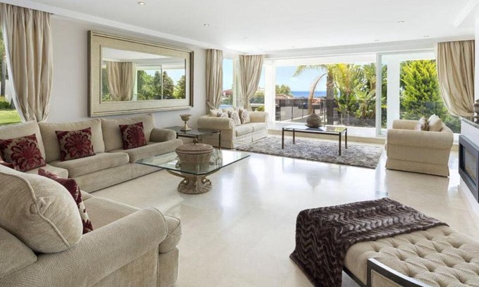 Elviria Villa | Villa Issabella by Rafleys