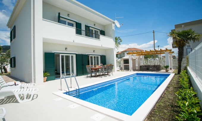 Seget Donji Villa | Villa Iva with swimming pool