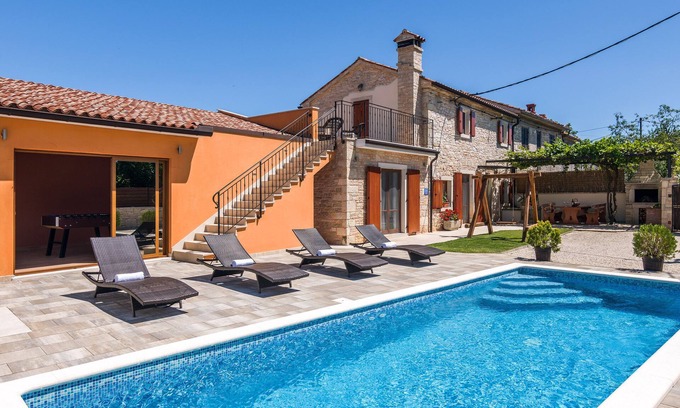 Sajini Villa | Villa Ivka - with Saltwater pool!