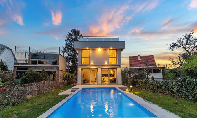 Simmering Villa | Villa Jäger with pool in Vienna with private terrace, balcony and WiFi
