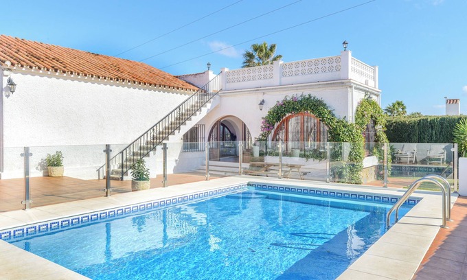 Puerto de la Duquesa Villa | Villa 'Jardin Tropical' with Private Pool, Garden A/C & Wi-Fi