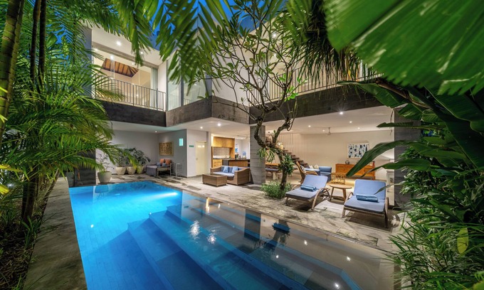 Petitenget Villa | Villa Jekumah 2 - 1 minute walk to restaurants at Seminyak