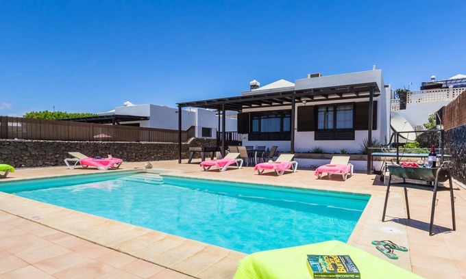 Puerto del Carmen Villa | Villa Juanita Lanzarote - Beautiful luxury villa with private swimming pool.