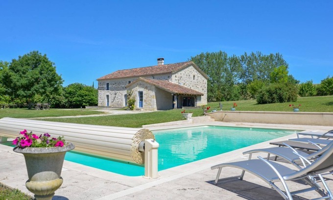 Moncrabeau Villa | Villa Juno - Four Bedroom Villa, Sleeps 8