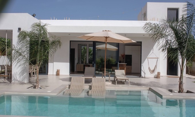 Loutraki Villa | Villa Kala Loutraki: Private Pool & Sauna I Beach