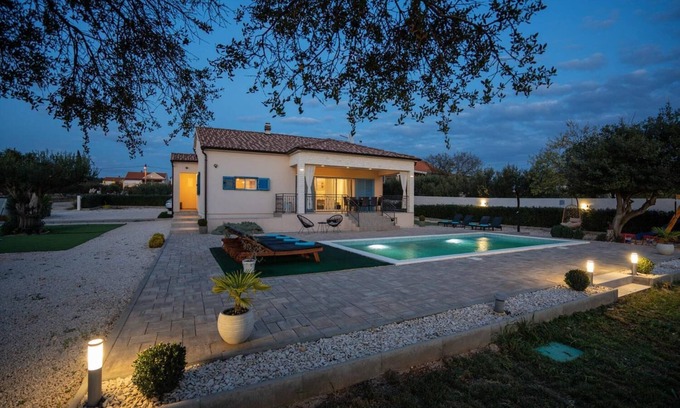Tinj Villa | Villa Kamber - Three Bedroom Villa, Sleeps 8