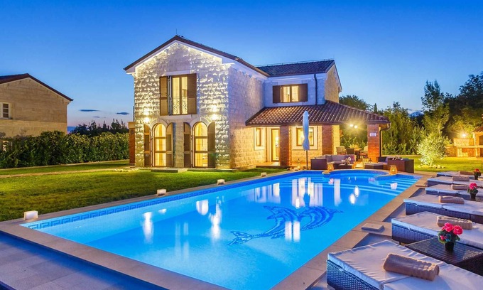 Kras House | Villa KAMENICA with outdoor and indoor pool and a sauna