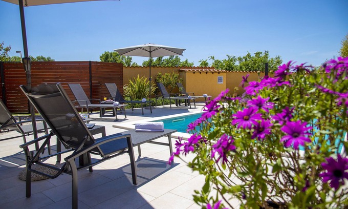 Galizana Villa | Villa Karin - Villa with private pool and spacious garden in Galižana, Istra n