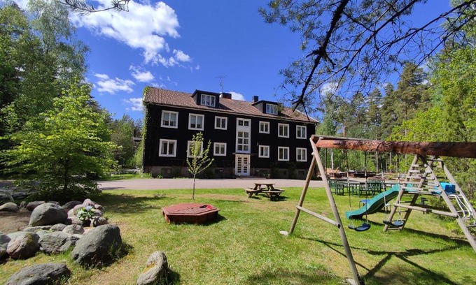 Hultsfred Municipality House | Villa Karllösa - Bed and Breakfast
