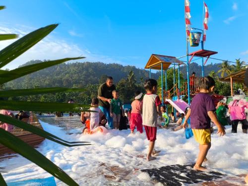 Padang Villa | Villa Kayu Razka