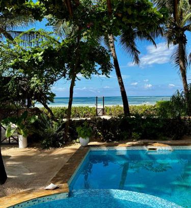 Pwani Mchangani Villa | Villa Kipara - On the Beach - Private Pool & Jacuzzi