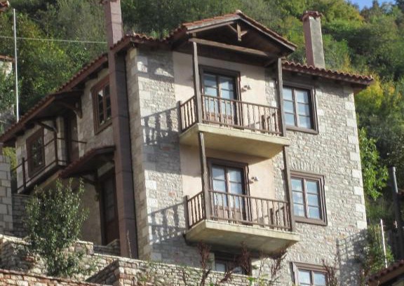 Karpenisi Villa | Villa Korfes-Κορφές Τριώροφη Βίλα για Οικογένειες και Παρέες