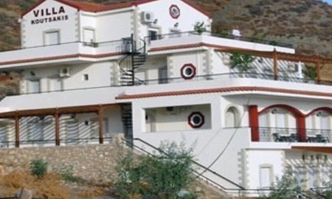 Crisostomos Hotel | Villa Koutsakis