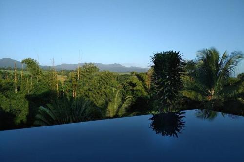 Petit-Bourg Villa | Villa Kumquat avec piscine et vue sur les montagnes