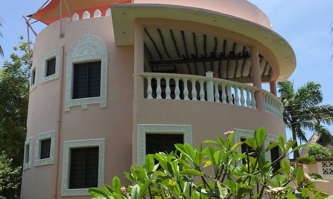 Galu Villa | Villa Kwako. For Privacy & safely. Tastefully-furnished, for family or group.