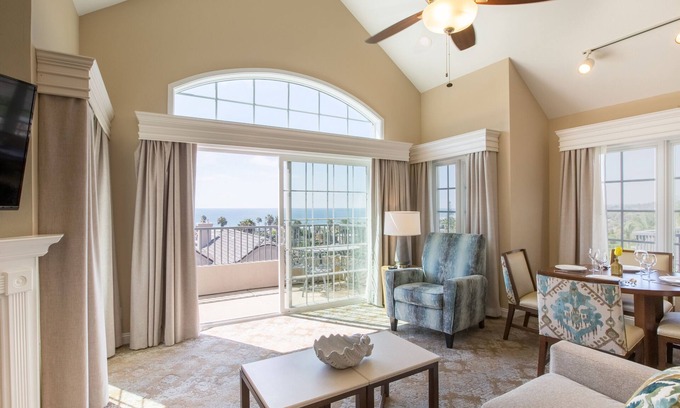 Del Mar Condo | Villa L'Auberge